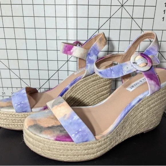 NEW-Size 9M Women's Chelsea & Violet Henna Wedges Sandals Purple Tie-Dye - Picture 6 of 8